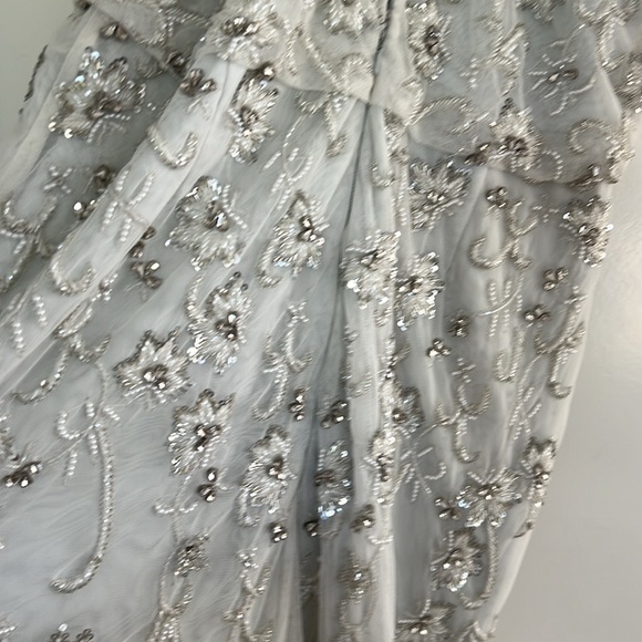 Lotus Threads beaded gown - Picture 5 of 7